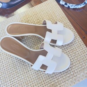 Hermes Oasis white sandal